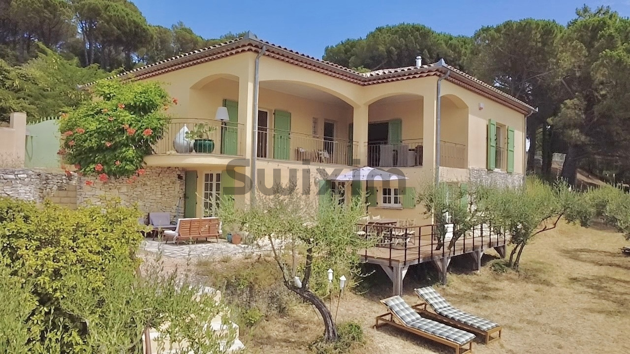 Sur les hauteurs d'Anduze, villa avec vue exceptionnelle et